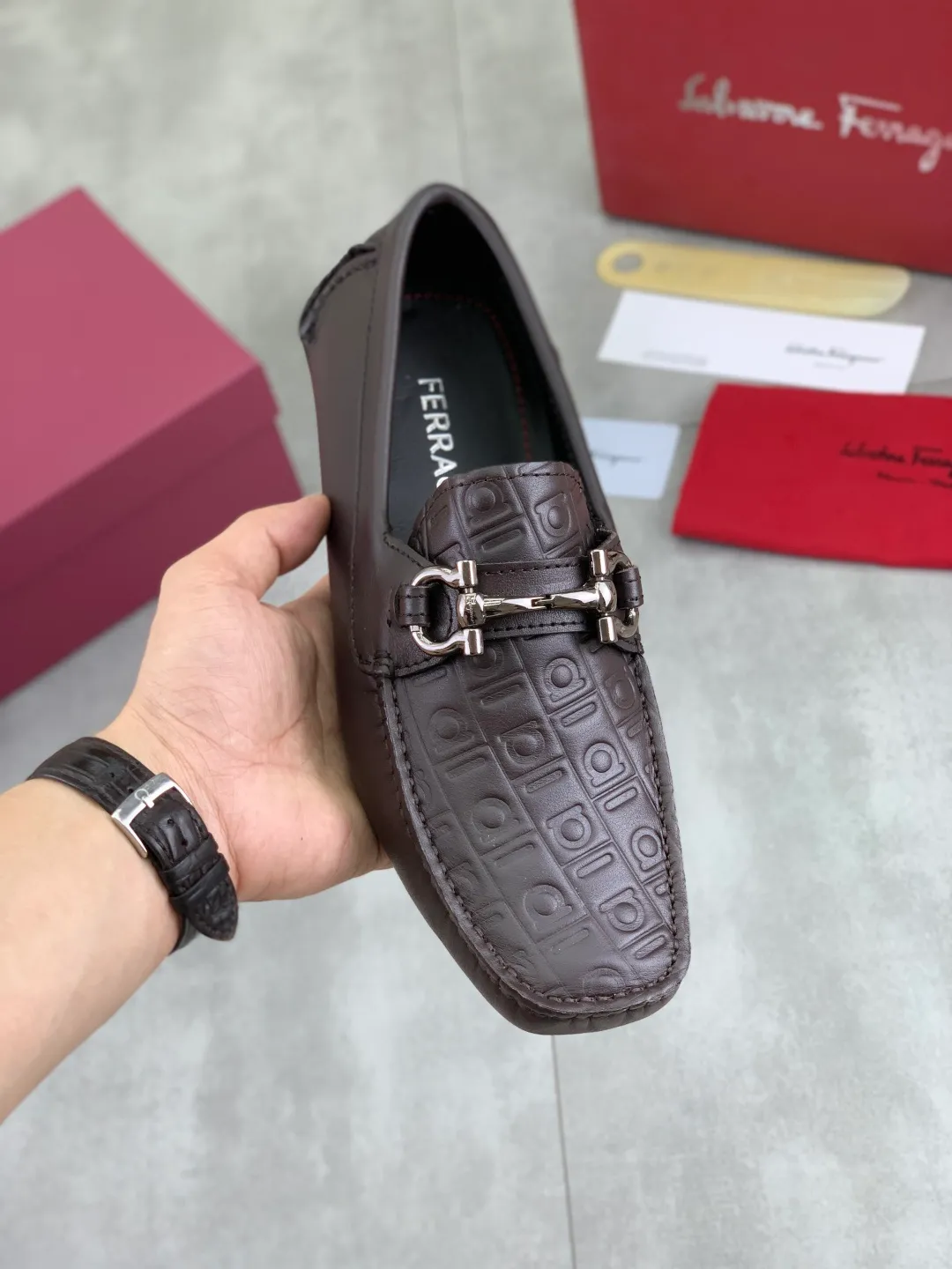 Men's shoes 💰P542 New model, high quality [Ferragamo/Ferragamo] Latest lazy slip-on shoes Original imported calfskin, imported cowhide lining + original luxury metal buckle + original combination outsole Comparison without pressure Code number: 38-45